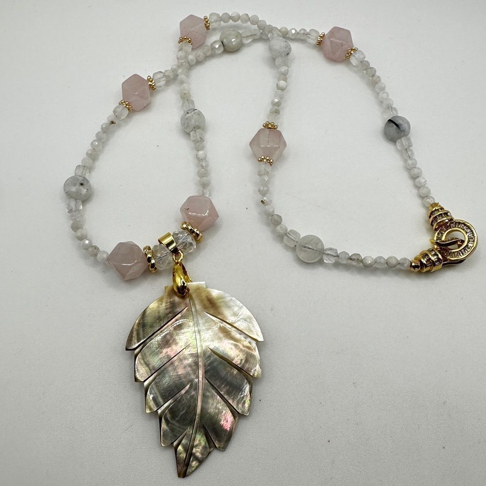 19" Moonstone, Rose quartz, with leaf shell pendant necklace w/ gold tone clasp!